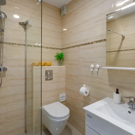 Idyllisches Nur 600 Meter Zum Mit Privater Terrasse, Wifi, Parkplatz Apartament