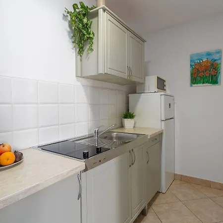 Idyllisches Nur 600 Meter Zum Mit Privater Terrasse, Wifi, Parkplatz Porec