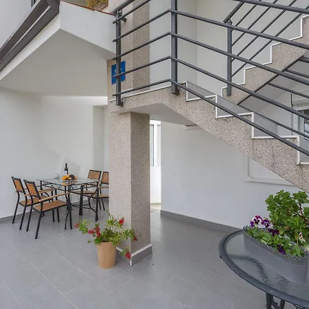 Idyllisches Nur 600 Meter Zum Mit Privater Terrasse, Wifi, Parkplatz Apartamento